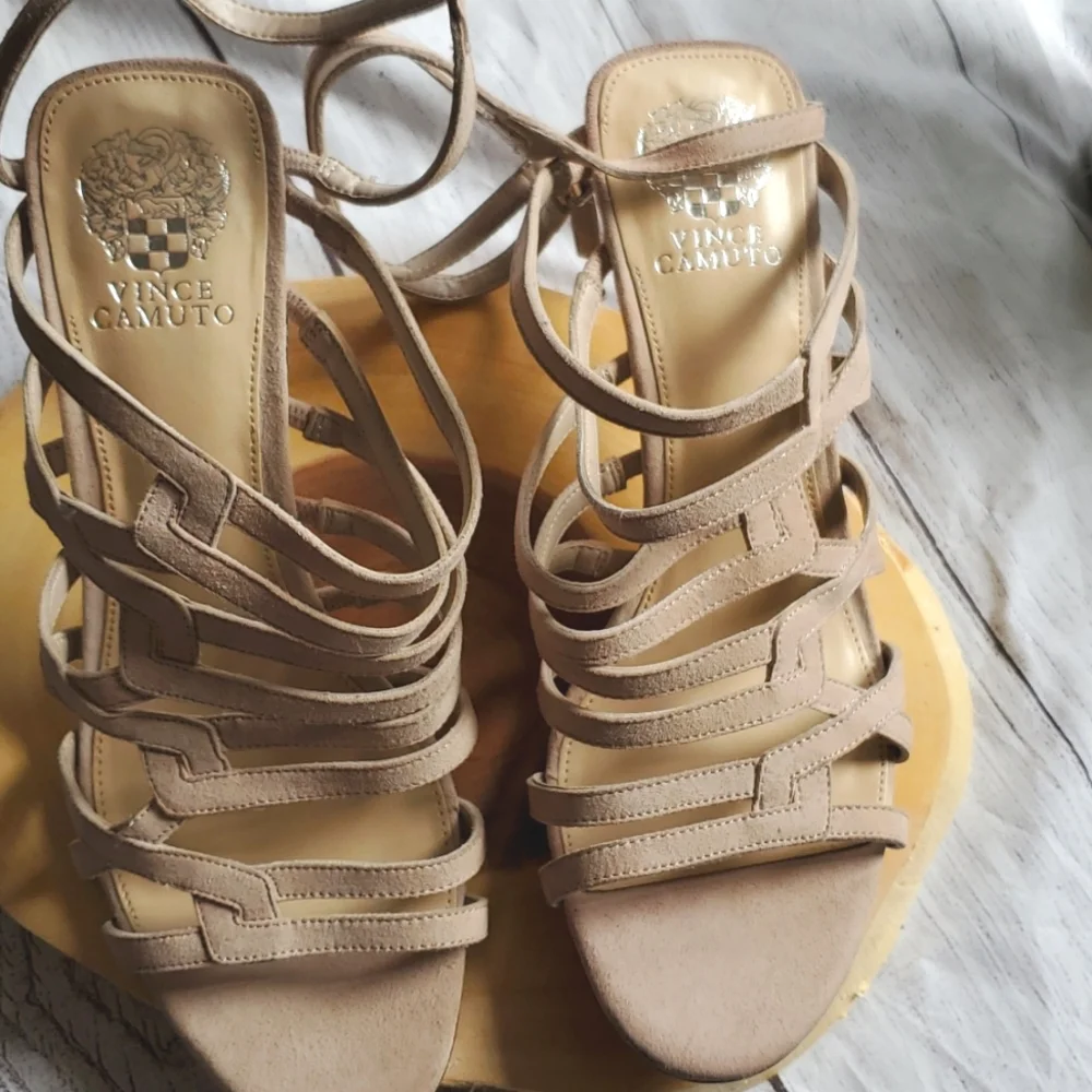 NWOT Vince Camuto suede sandals - Picture 3 of 10
